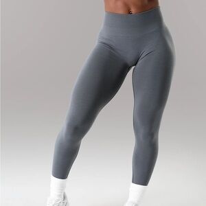 Alphalete Amplify Mid Rise Smoke Gray Seamless Scrunch Compression Leggings